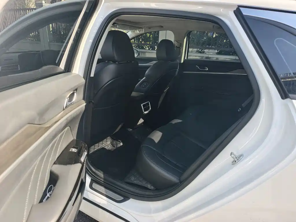 Kia K5 2025 2.0T Flagship