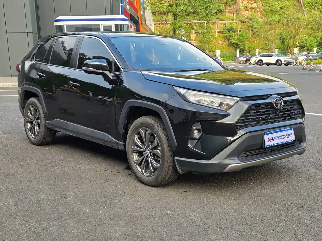 Toyota RAV4 — миниатюра 3