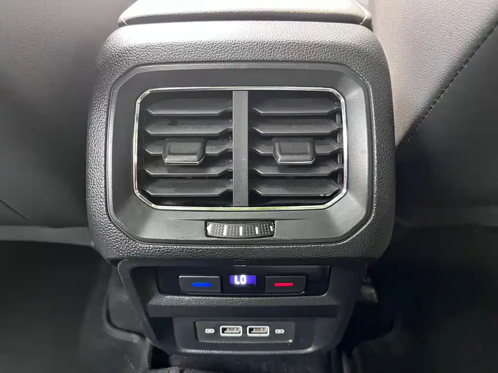 Volkswagen Tiguan L — миниатюра 13