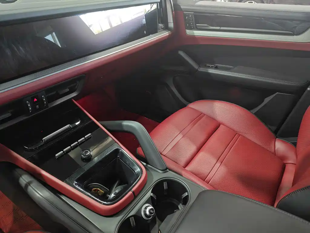 Porsche Cayenne — миниатюра 7