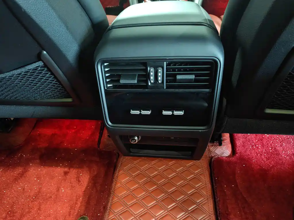 Porsche Cayenne — миниатюра 12