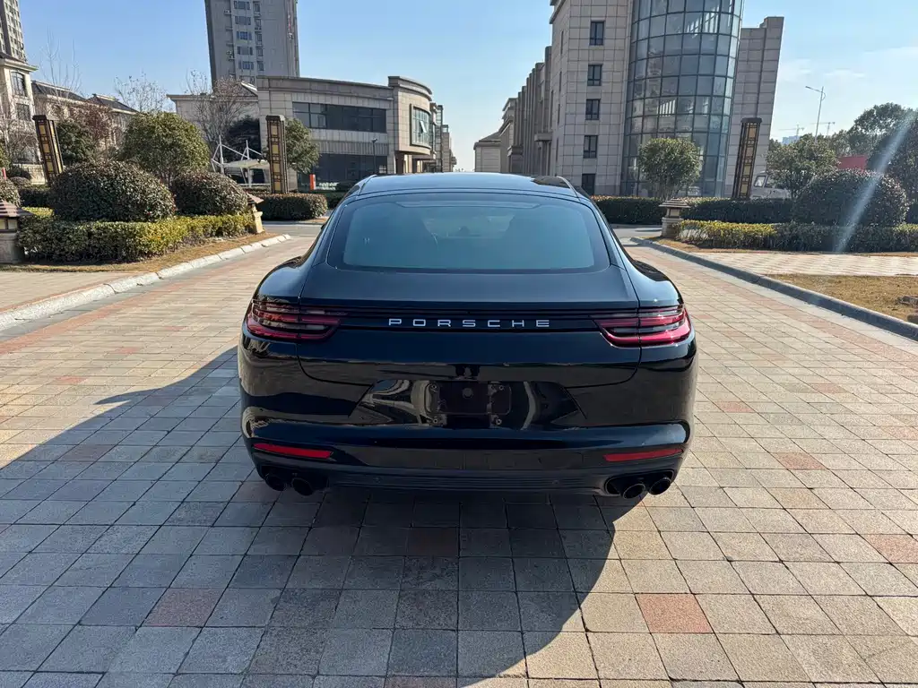 PORSCHE PANAMERA