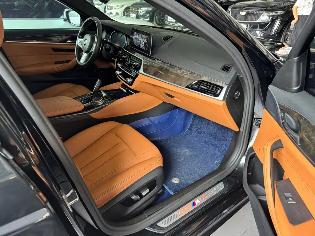 BMW 5 Series — миниатюра 6