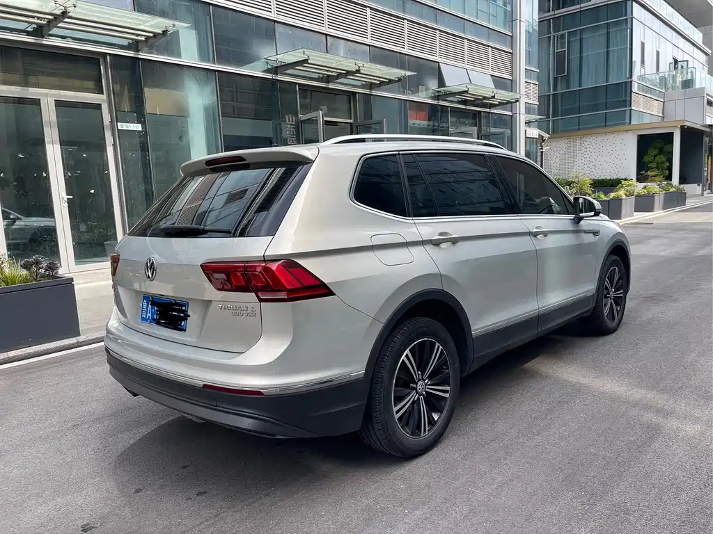 Volkswagen Tiguan L — миниатюра 7