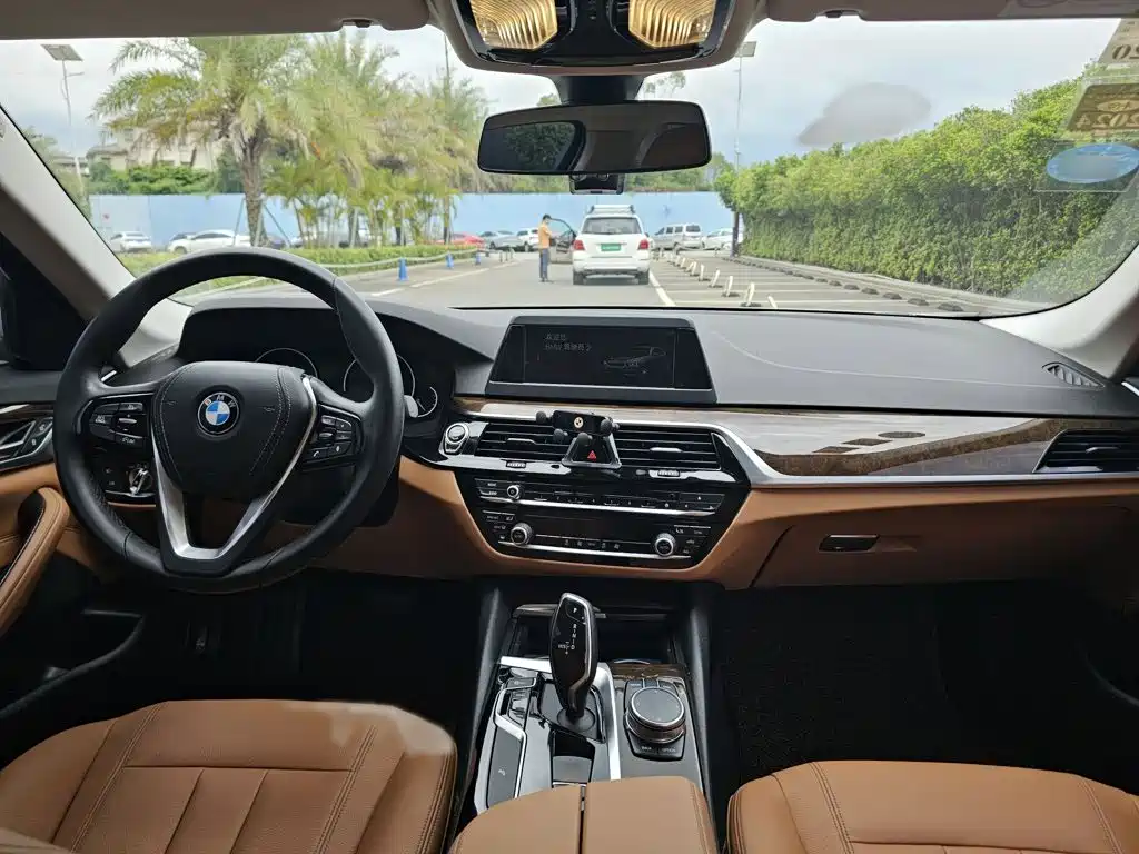 BMW 5 Series — миниатюра 14