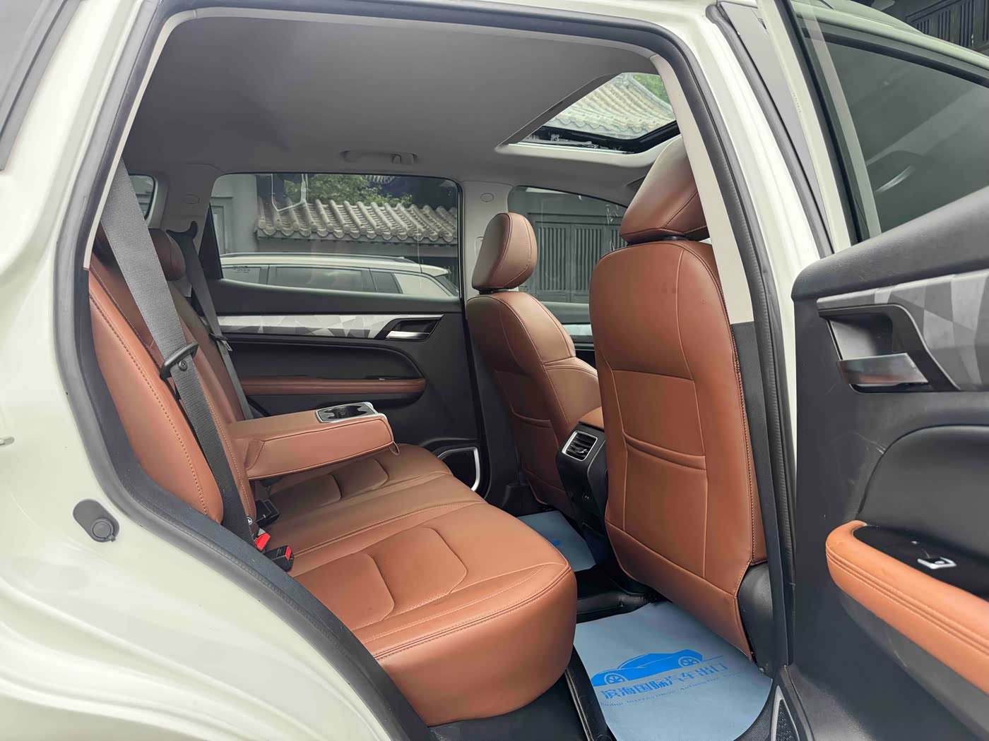 Geely Emgrand X6 1.4 л 2022 г. Белый, пробег 41000 км