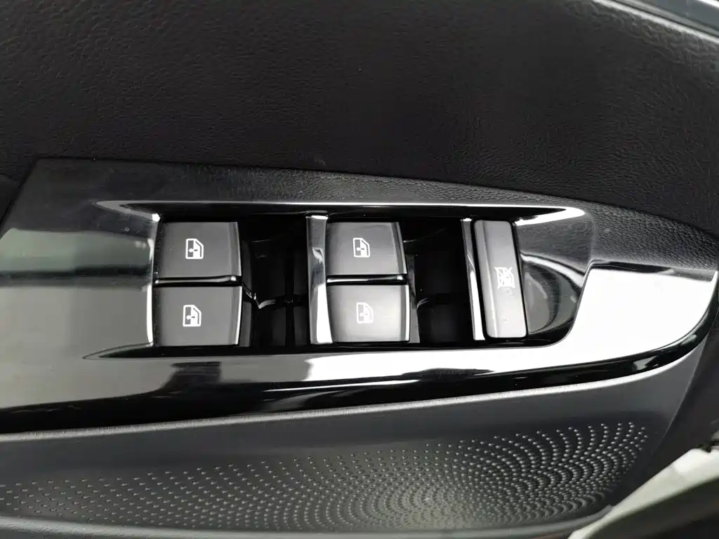 MAXUS D60 — миниатюра 9