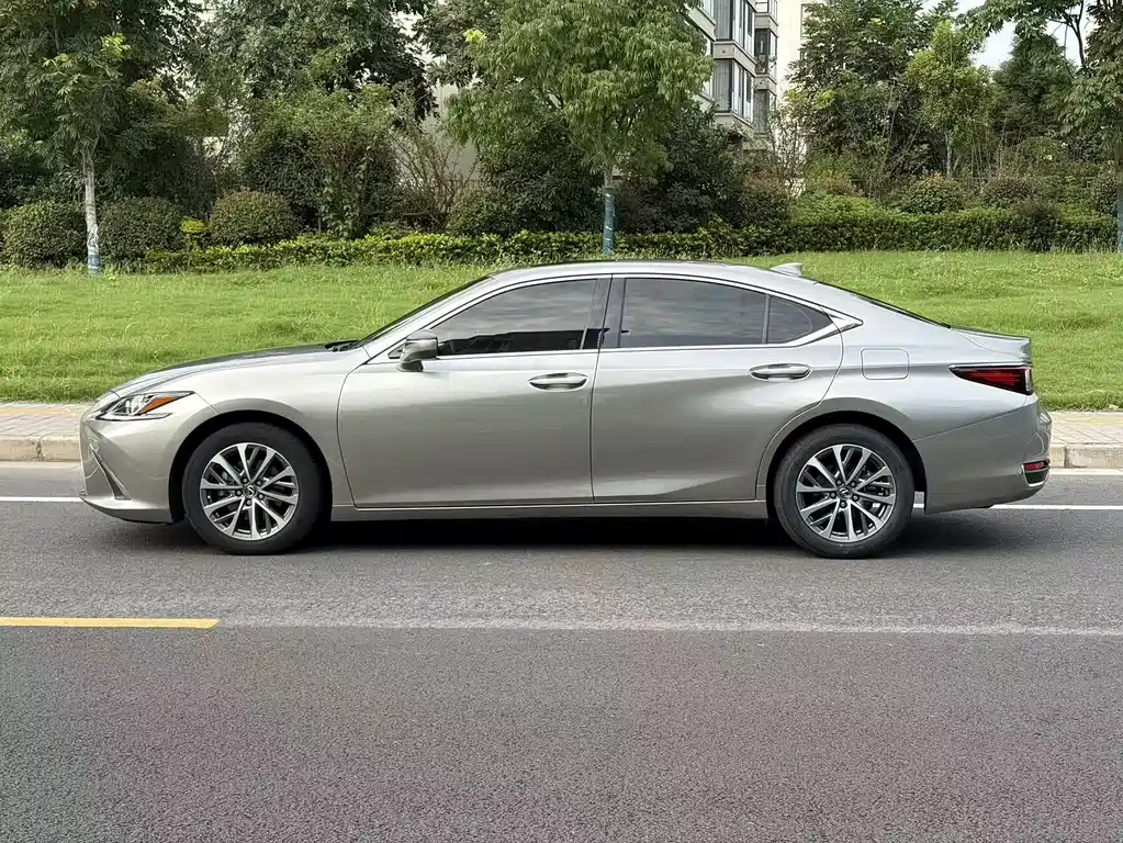 Lexus ES — миниатюра 6