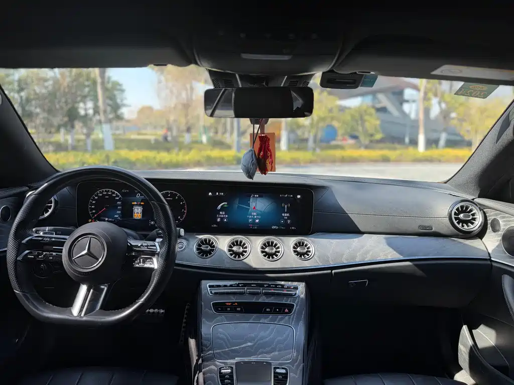 MERCEDES-BENZ E CLASS