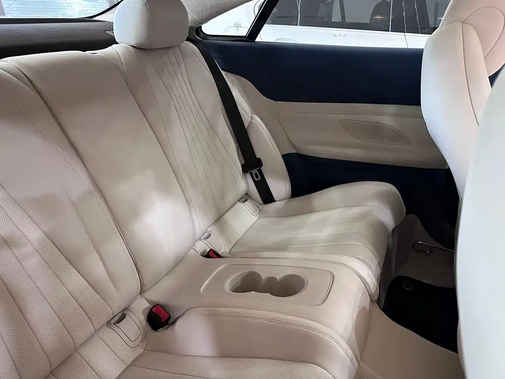 Mercedes-Benz E-Class (Import) — миниатюра 12