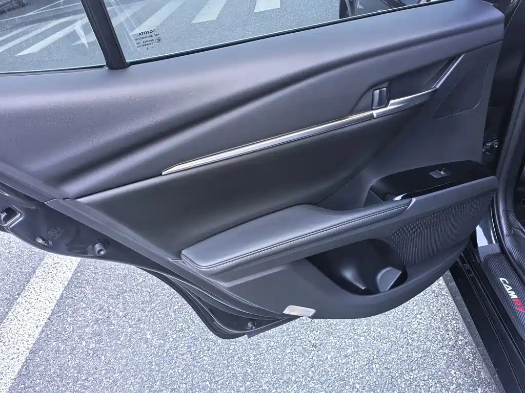 Toyota Camry — миниатюра 17