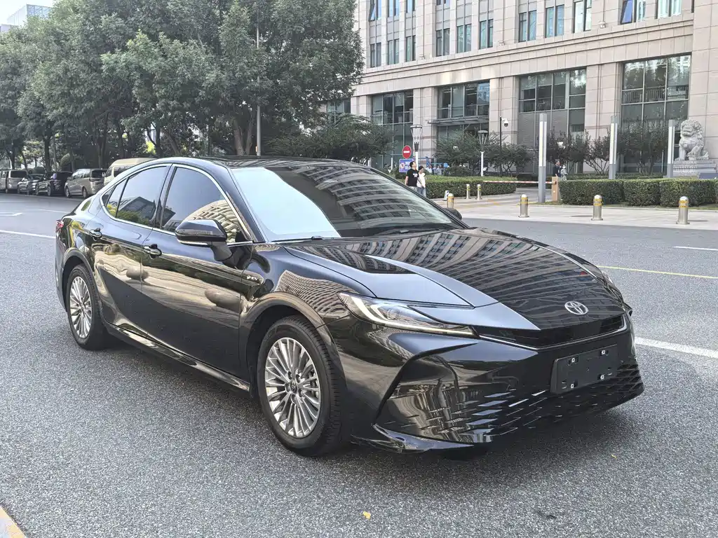 Toyota Camry — миниатюра 7