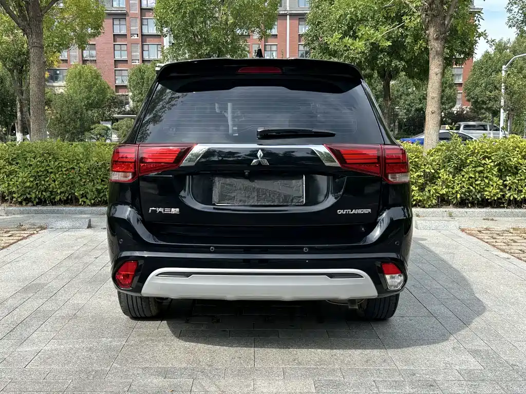Mitsubishi Outlander — миниатюра 5