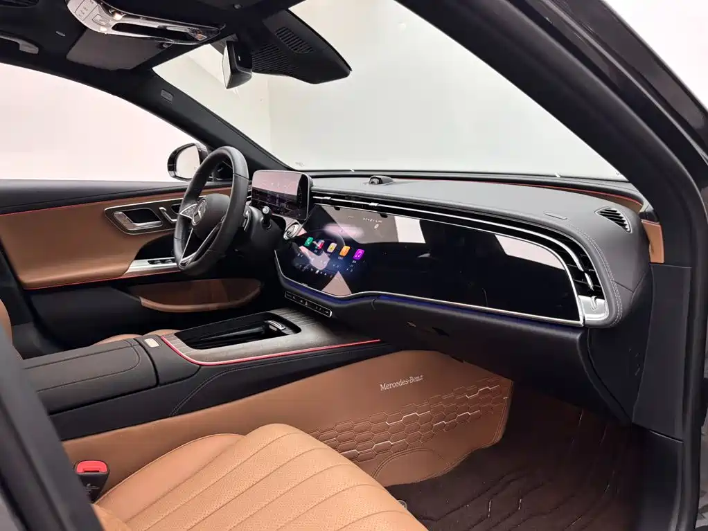 Mercedes-Benz E-Class — миниатюра 11