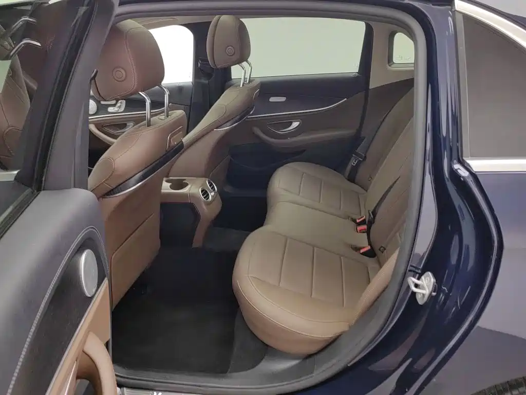 Mercedes-Benz E-Class — миниатюра 15