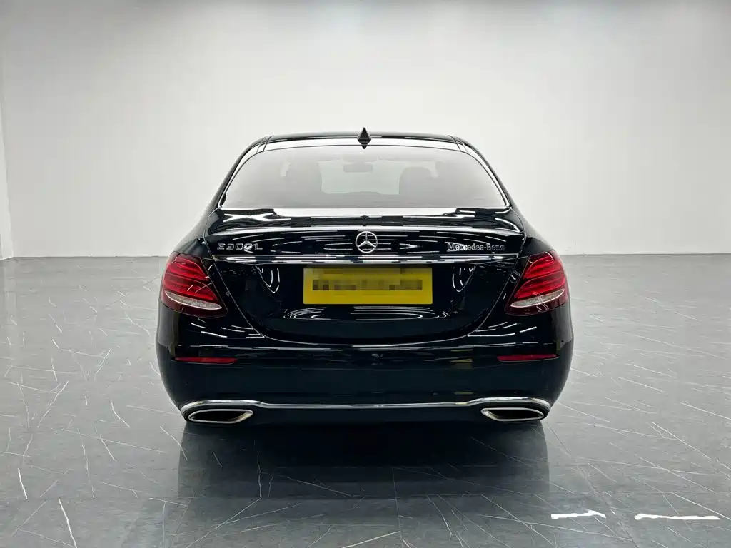 Mercedes-Benz E-Class — миниатюра 5