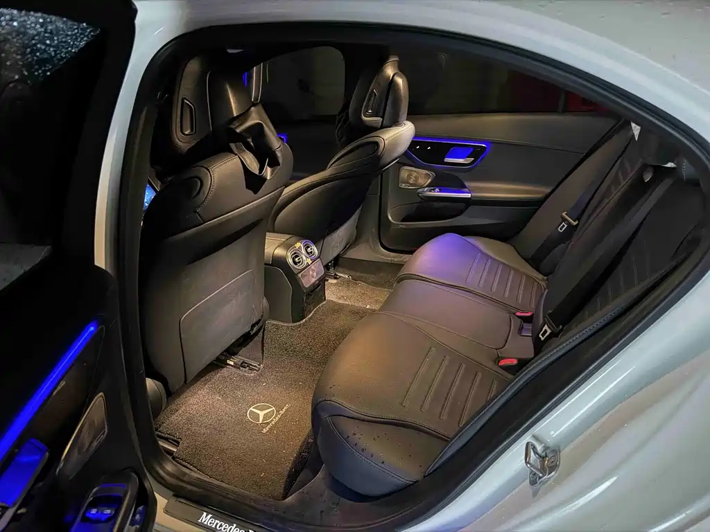 Mercedes-Benz C-Class — миниатюра 6