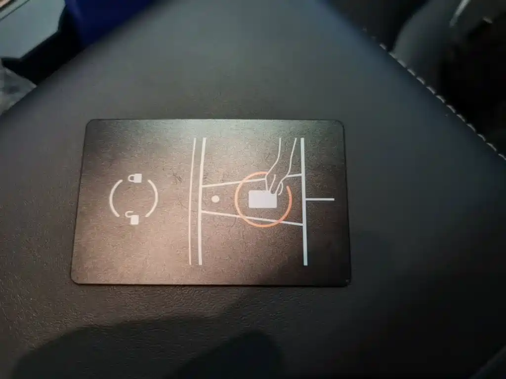 Tesla Model Y — миниатюра 9