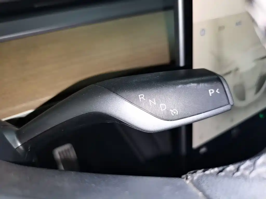 Tesla Model Y — миниатюра 14