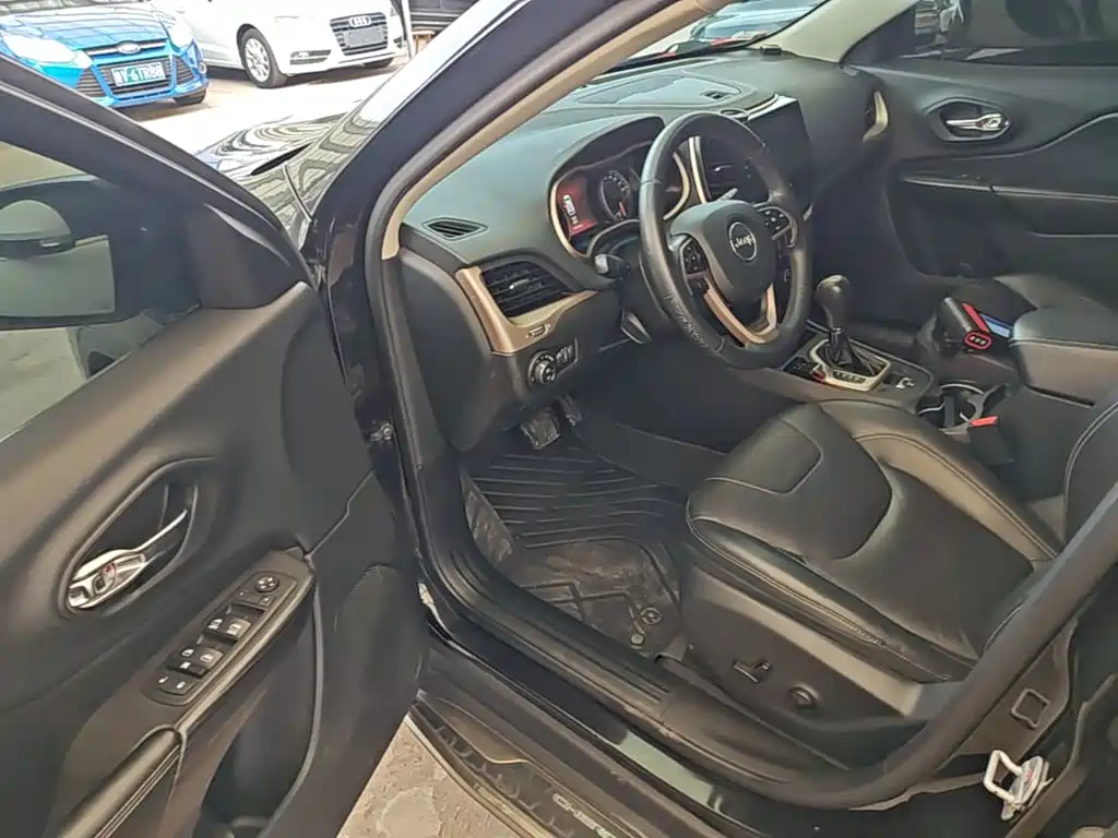 Jeep Cherokee — миниатюра 16