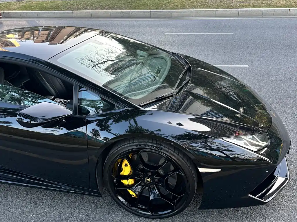 LAMBORGHINI HURACÁN