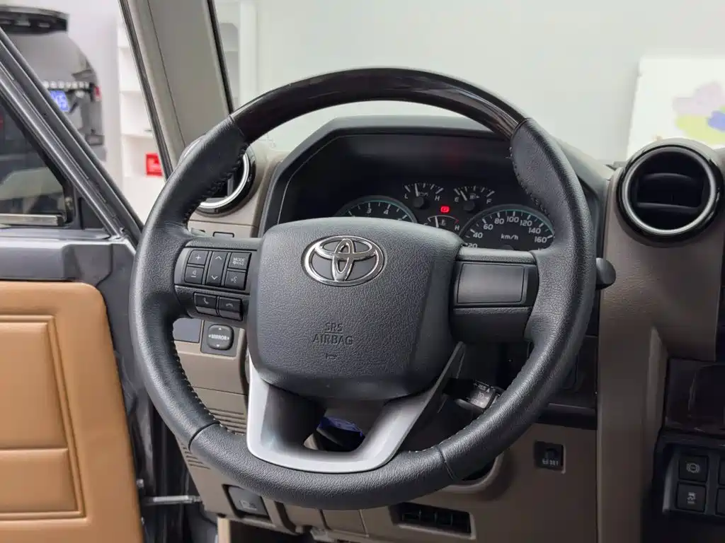 Toyota Land Cruiser — миниатюра 12