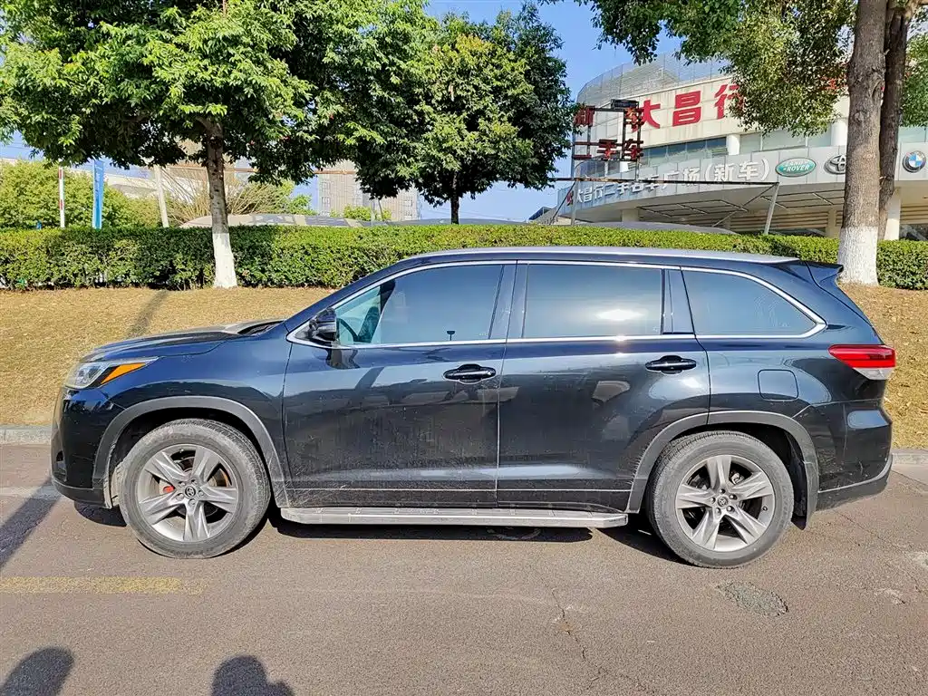 TOYOTA HIGHLANDER