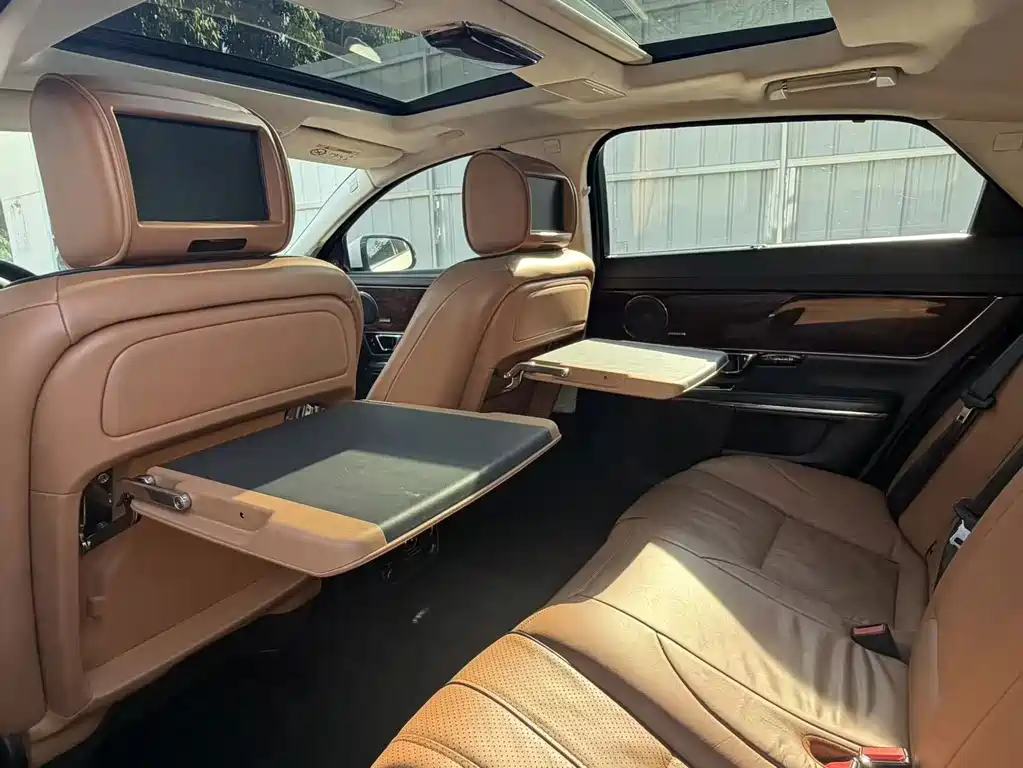 Jaguar XJ — миниатюра 17