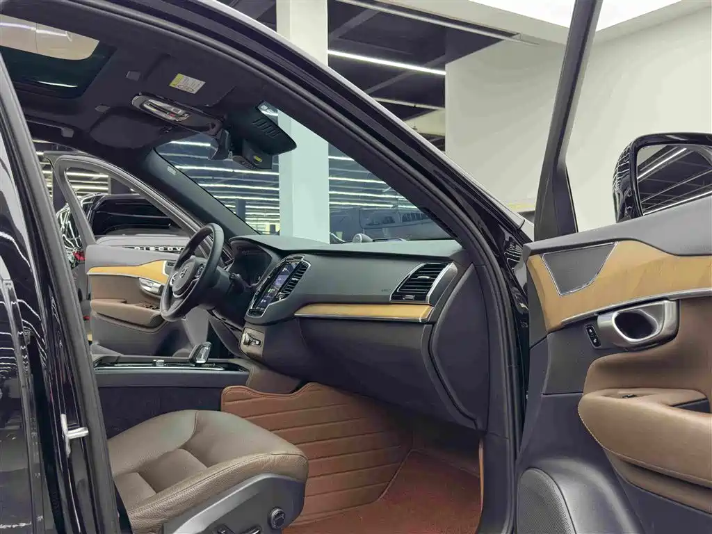 Volvo XC90 — миниатюра 10