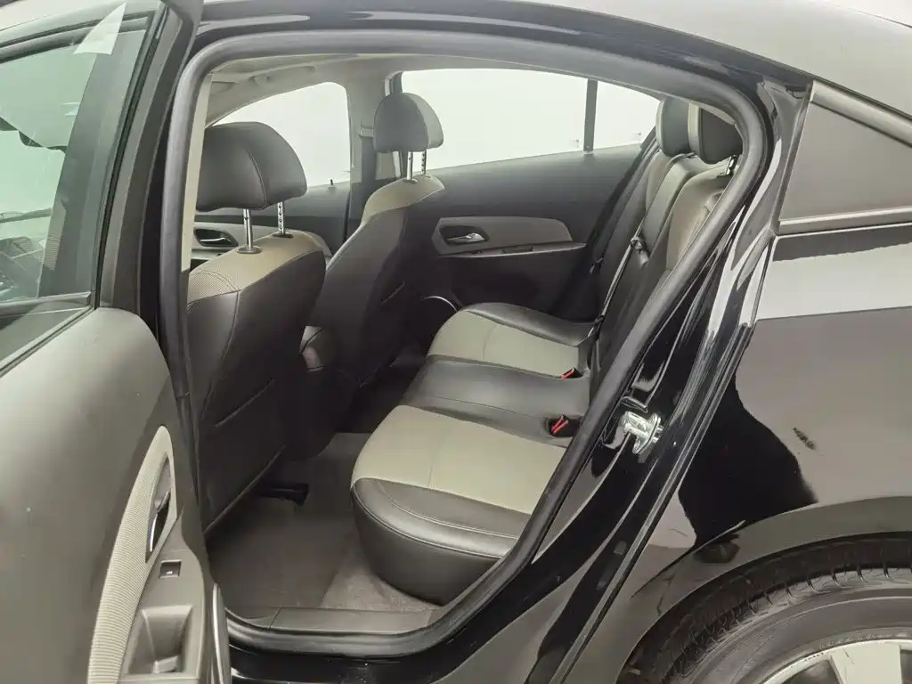 Chevrolet Cruze — миниатюра 15