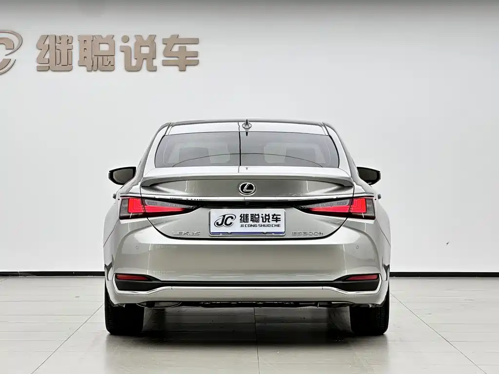 Lexus ES 2022 300h