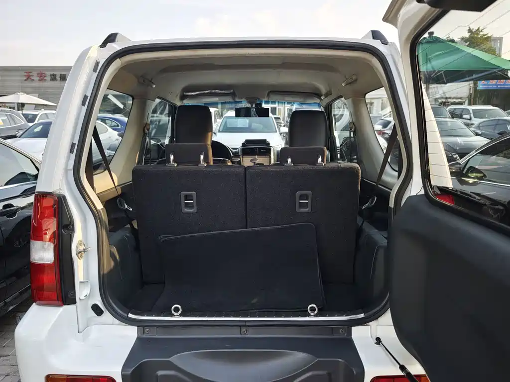 Suzuki Jimny — миниатюра 8