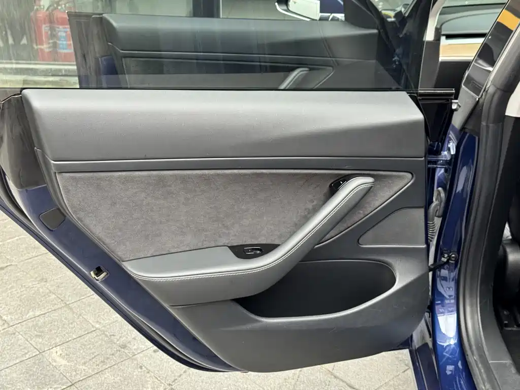Tesla Model 3 — миниатюра 14