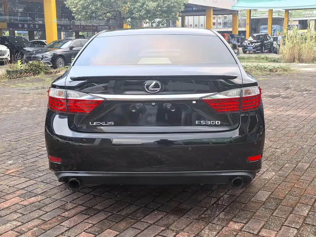 Lexus ES — миниатюра 5