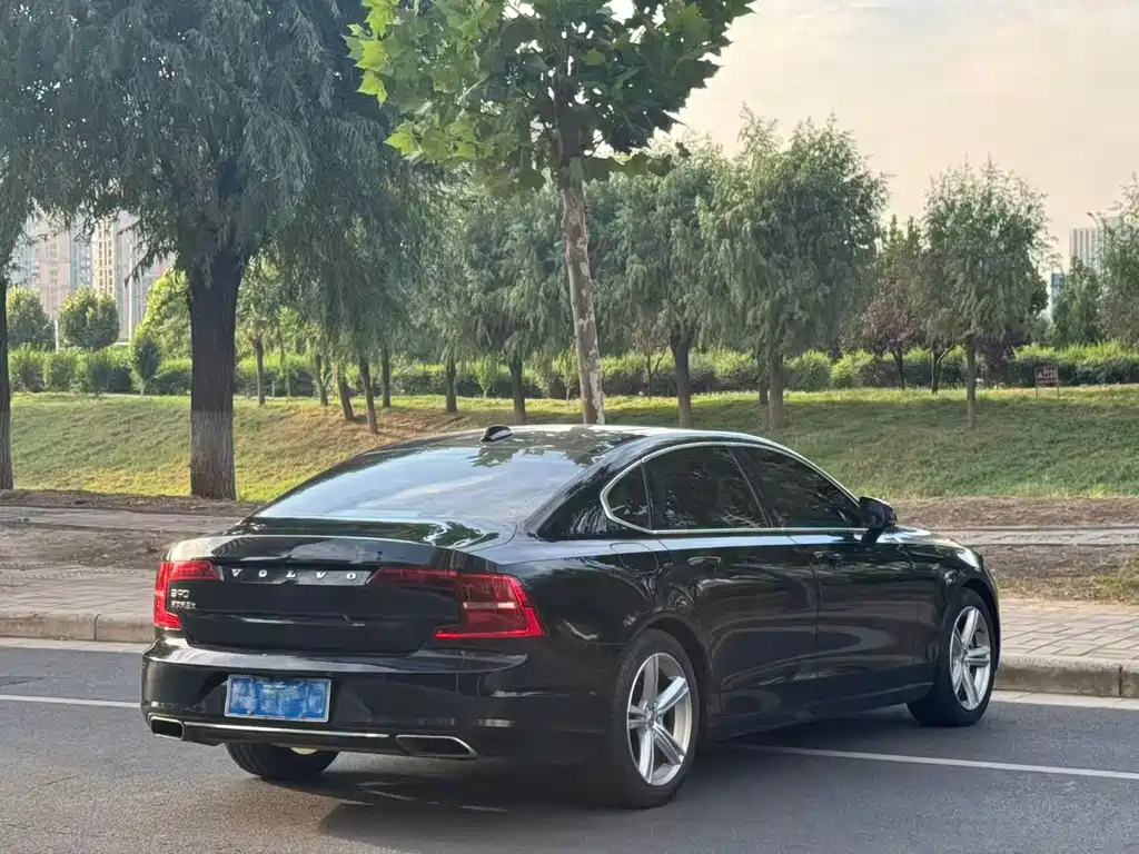 Volvo S90 — миниатюра 7