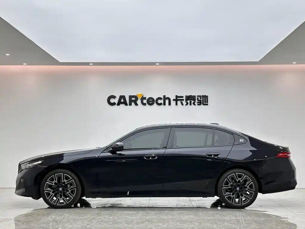 BMW 5 Series — миниатюра 2