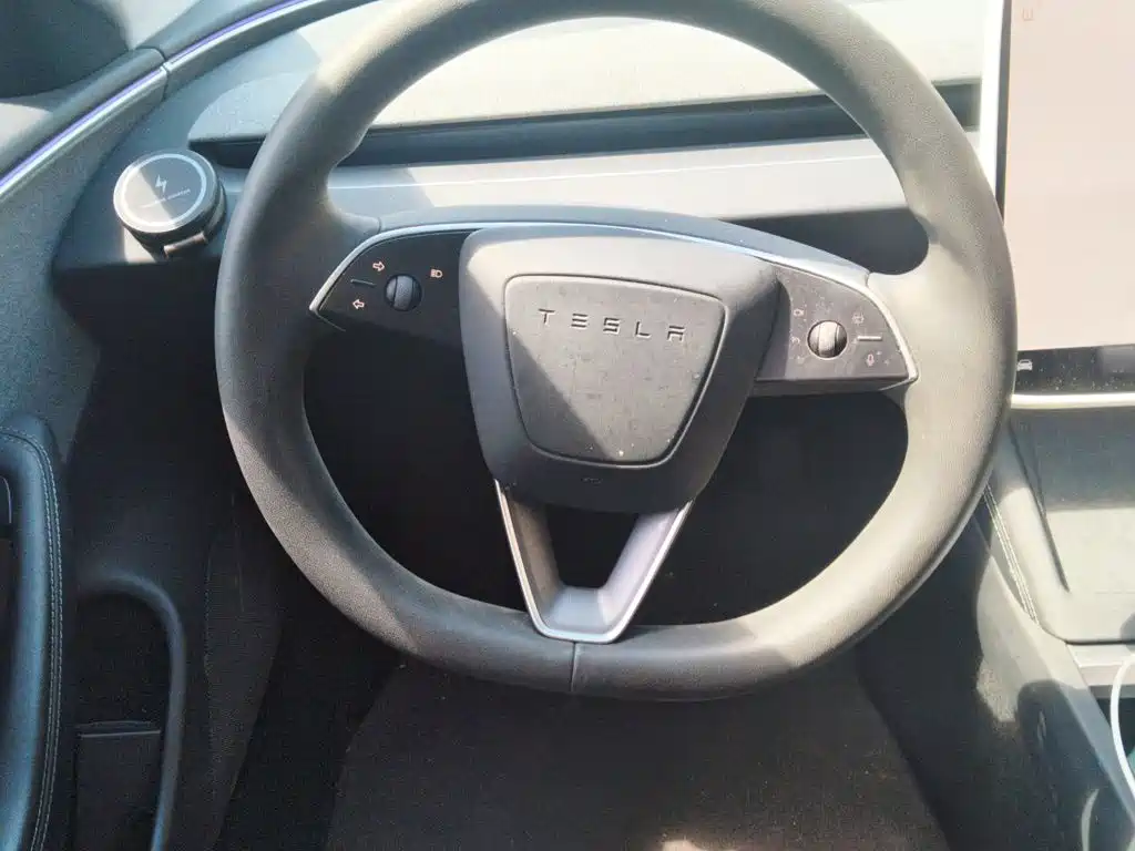 Tesla Model 3 — миниатюра 3