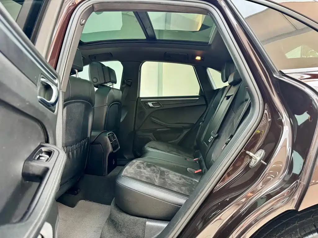 Porsche Macan — миниатюра 7