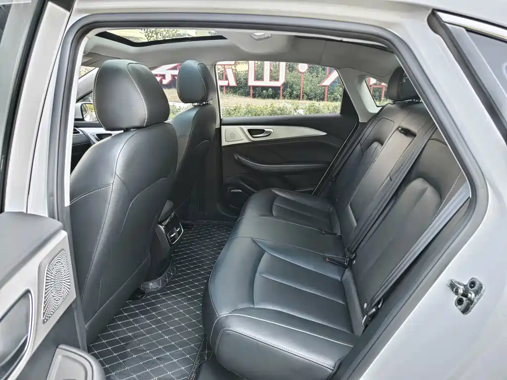 Roewe i6 MAX New Energy — миниатюра 12