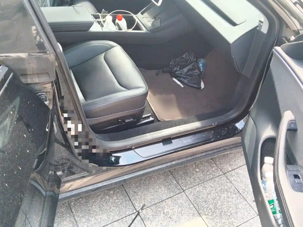 Tesla Model 3 — миниатюра 18