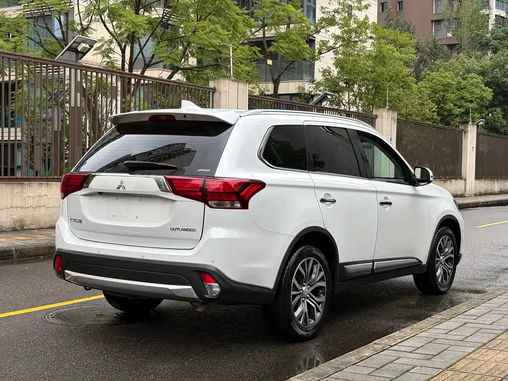 Mitsubishi Outlander — миниатюра 15