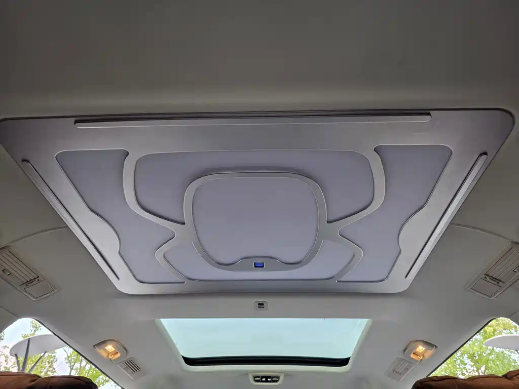 Mercedes-Benz V-Class — миниатюра 17