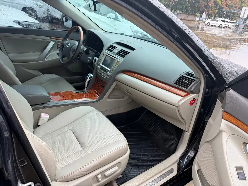 Toyota Camry — миниатюра 7