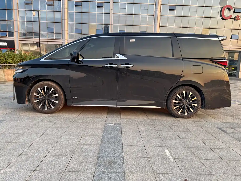 Toyota Vellfire — миниатюра 2