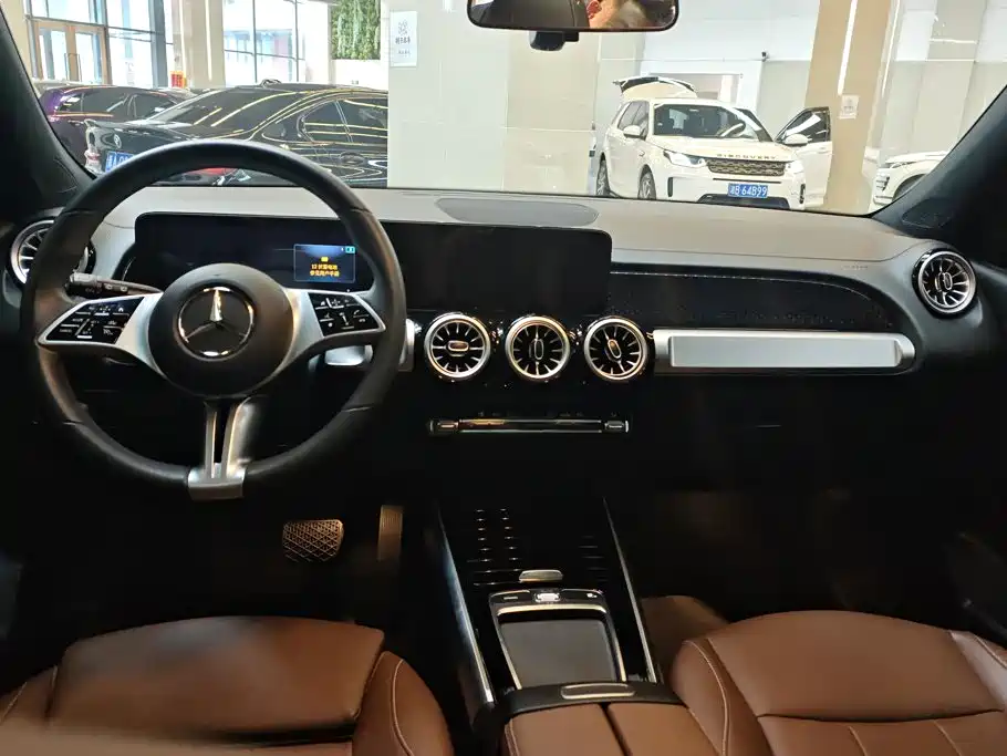 Mercedes-Benz GLB — миниатюра 12