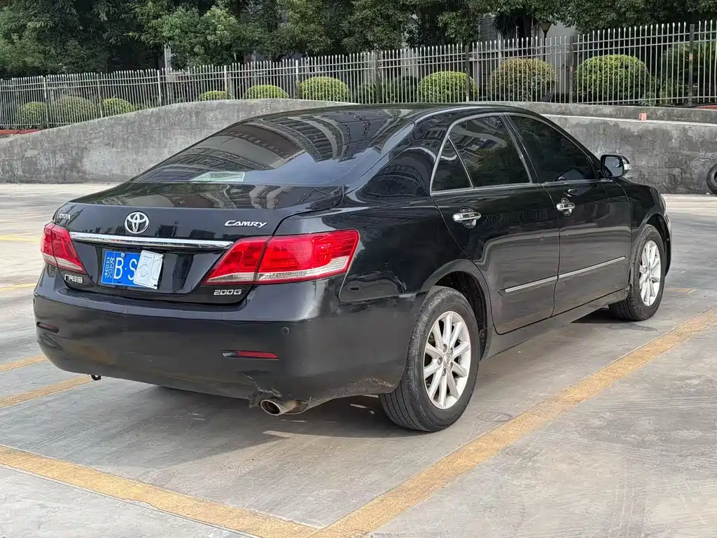 Toyota Camry — миниатюра 11