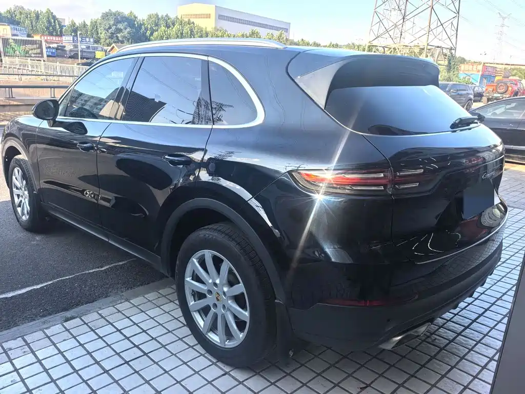 Porsche Cayenne — миниатюра 4