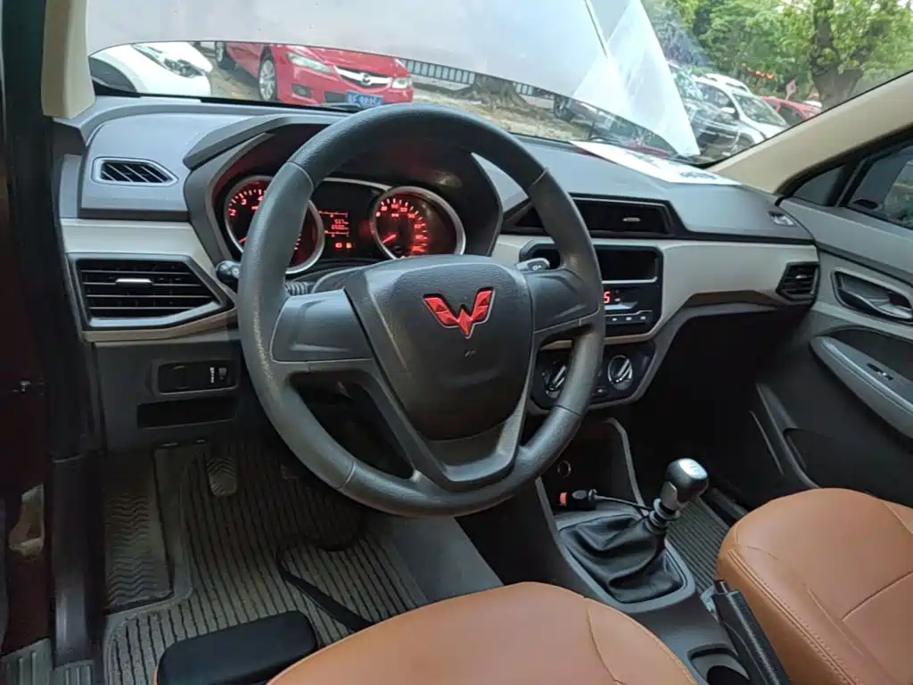 Wuling Hongguang — миниатюра 10