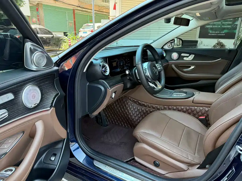 Mercedes-Benz E-Class — миниатюра 7