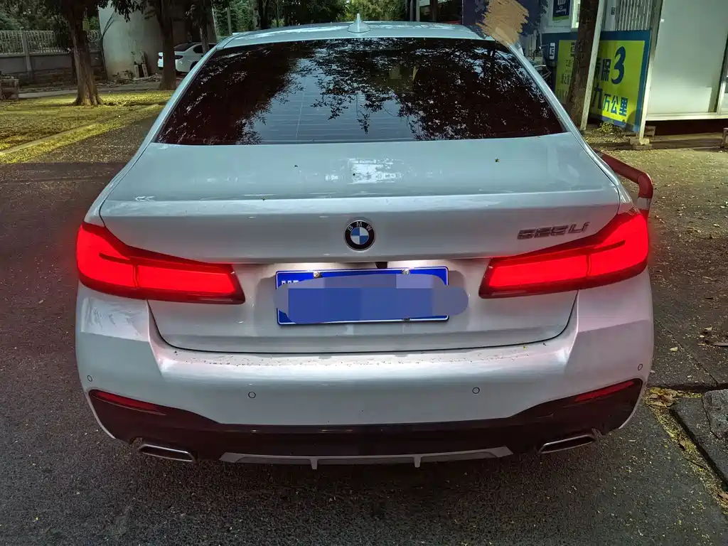 BMW 5 Series — миниатюра 7